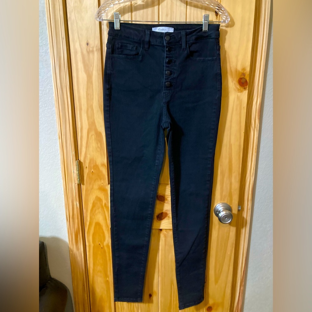 Women’s KanCan size 28 dark wash button fly skinny jeans
